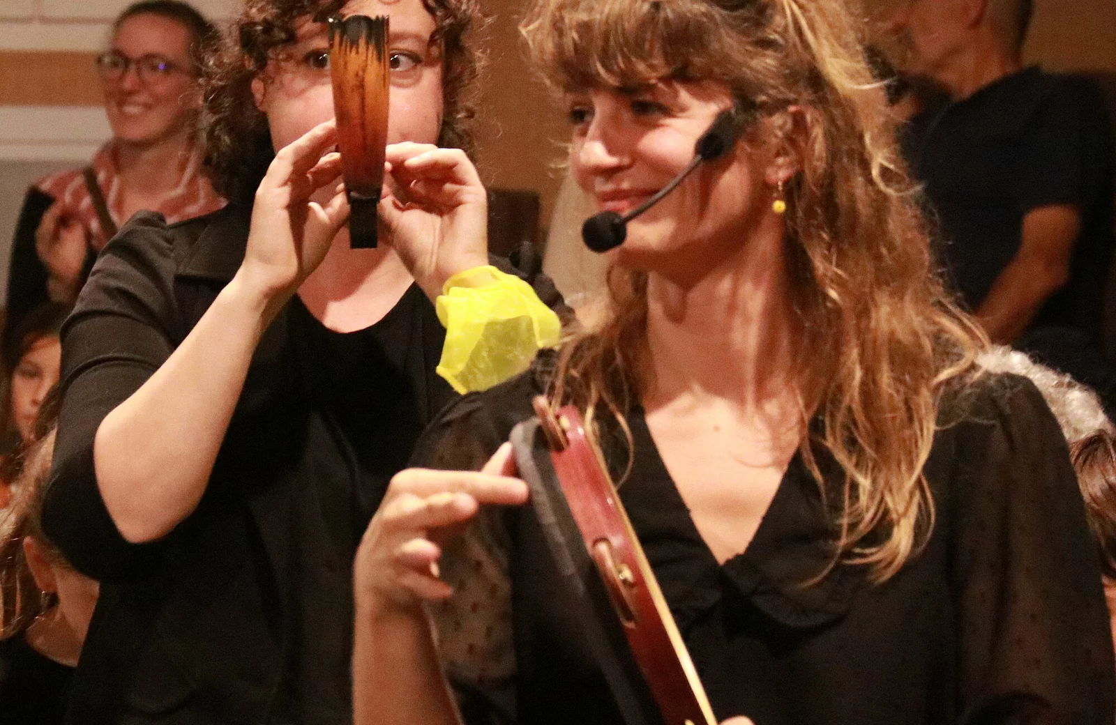 Spectacle de danse et musique "Plisti Plasta" présenté par la compagnie Alabena durant la saison 25/26 de la CAPB KULTURA. Crédit photo Jacques Lannes