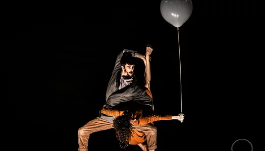 Spectacle "La crise de l'imagination" présenté par la compagnie Rauxa durant la saison 25/26 de la CAPB KULTURA