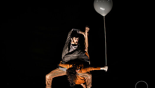 Spectacle "La crise de l'imagination" présenté par la compagnie Rauxa durant la saison 25/26 de la CAPB KULTURA