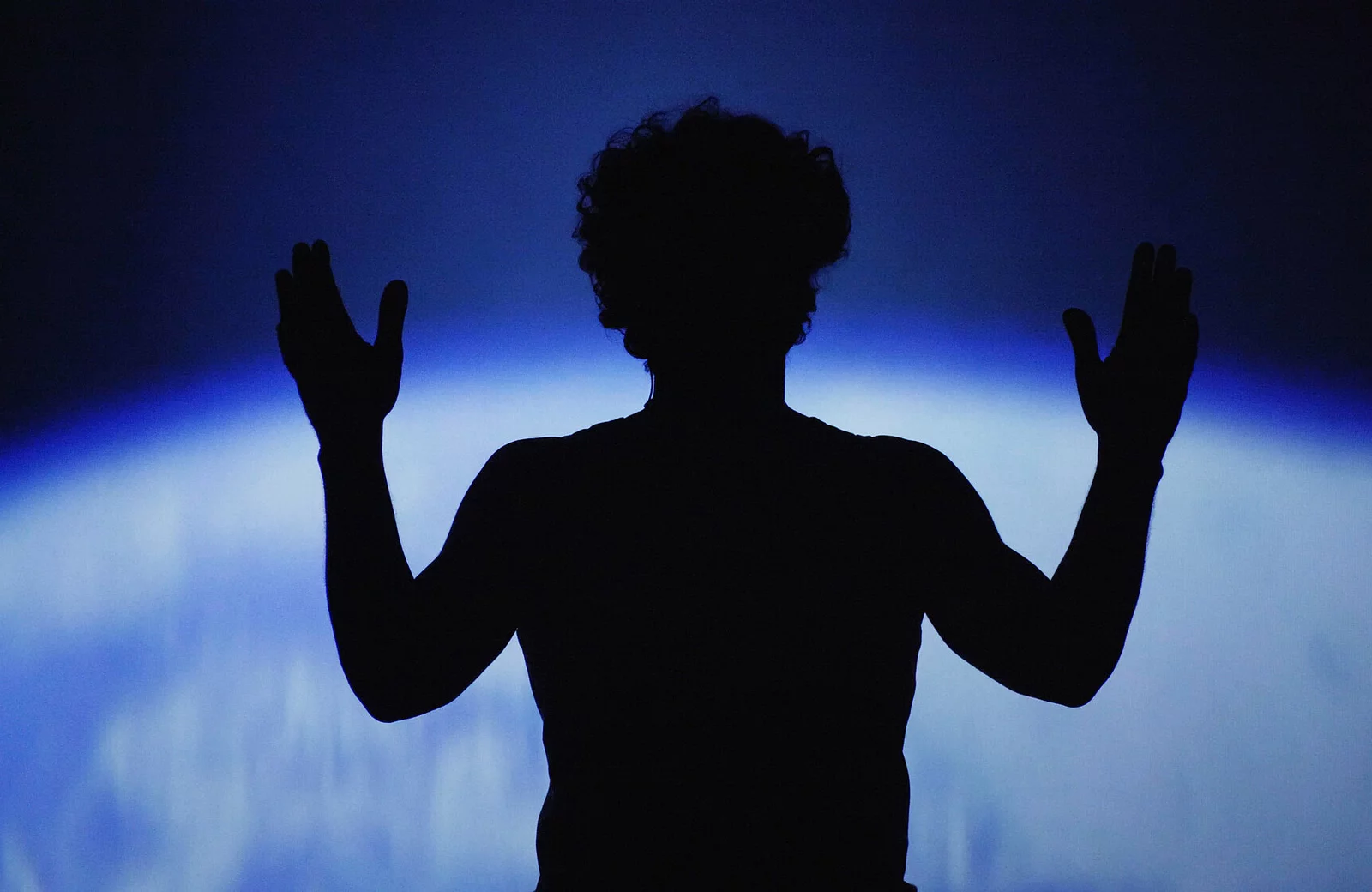 Spectacle de musical "HAL2000" présenté par la compagnie Dômes Studio. Extrait de la représentation à L'Atabal-Biarritz. Crédit photo Dômes Studio