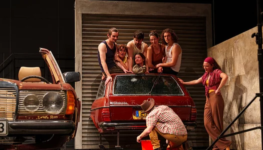 Pièce de théâtre "Avec le vent dans le dos il te poussera des ailes" présenté par la compagnie Hecho en Casa durant la saison 25/26. Crédit photo Eric Waltier