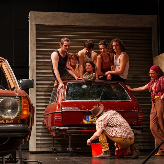 Pièce de théâtre "Avec le vent dans le dos il te poussera des ailes" présenté par la compagnie Hecho en Casa durant la saison 25/26. Crédit photo Eric Waltier