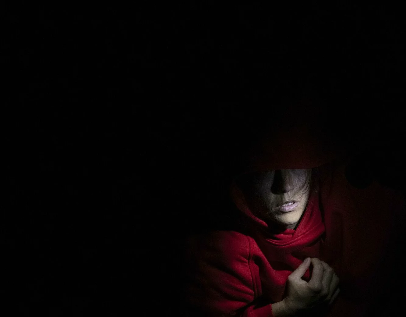 Spectacle de danse "Le Petite Chaperon Rouge" présenté par la compagnie Sylvain Huc durant la saison 24/25 de la CAPB KULTURA