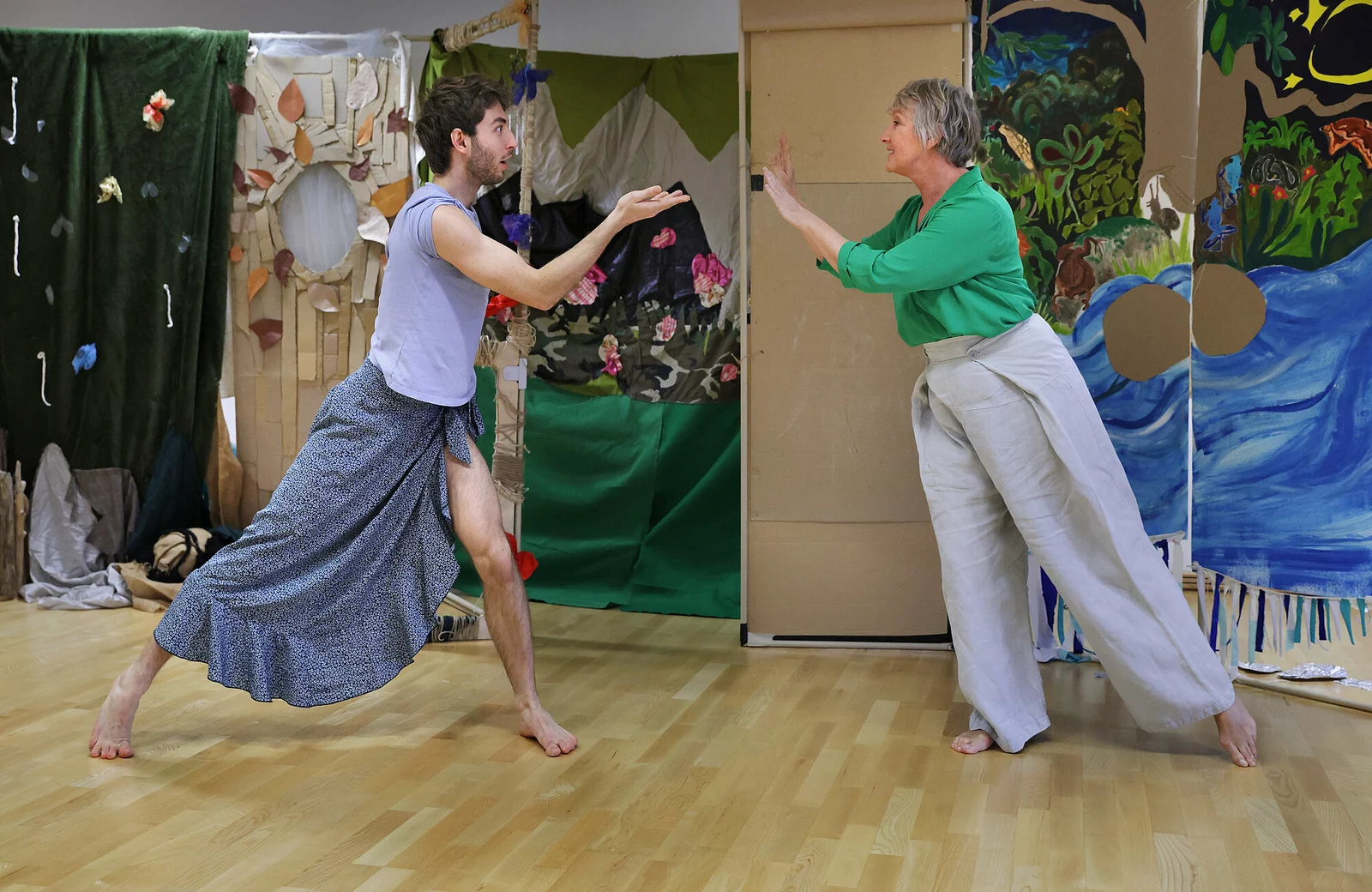 Une photo du filage de la piece TXIOTXIOKA par la COMPAGNIE ELIRALE, directrice artistique et choregraphe PANTXIKA TELLERIA, prise a SAINT-PEE-SUR-NIVELLE le 14 fevrier 2026. Danse contemporaine. Photographie de Stephane Bellocq.
A photo from a rehearsal of the piece TXIOTXIOKA by COMPAGNIE ELIRALE, artistic director and choreographer PANTXIKA TELLERIA, taken in SAINT-PEE-SUR-NIVELLE on the 14th february 2026. Contemporary dance. Photography by Stephane Bellocq.