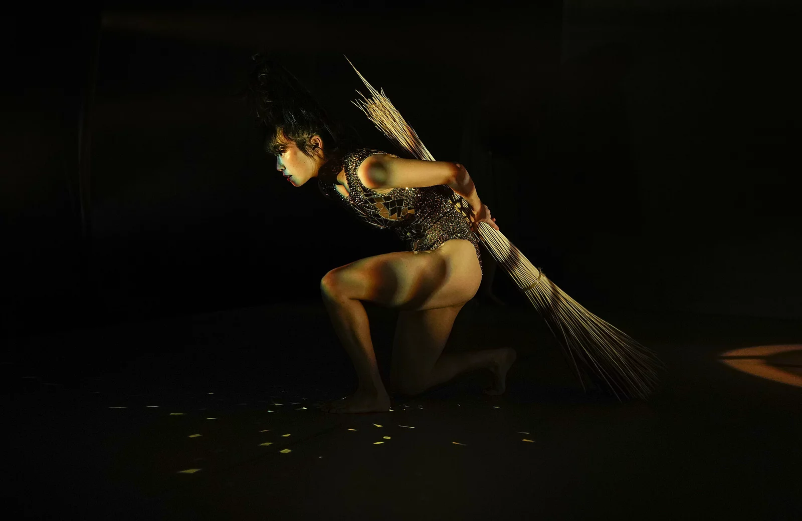 Spectacle de danse "Ronce" présenté par la compagnie Kokeshi durant la saison 24/25 de la CAPB KULTURA. Crédit Photo Bastien Capela