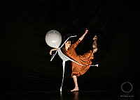 Spectacle "La crise de l'imagination" présenté par la compagnie Rauxa durant la saison 25/26 de la CAPB KULTURA