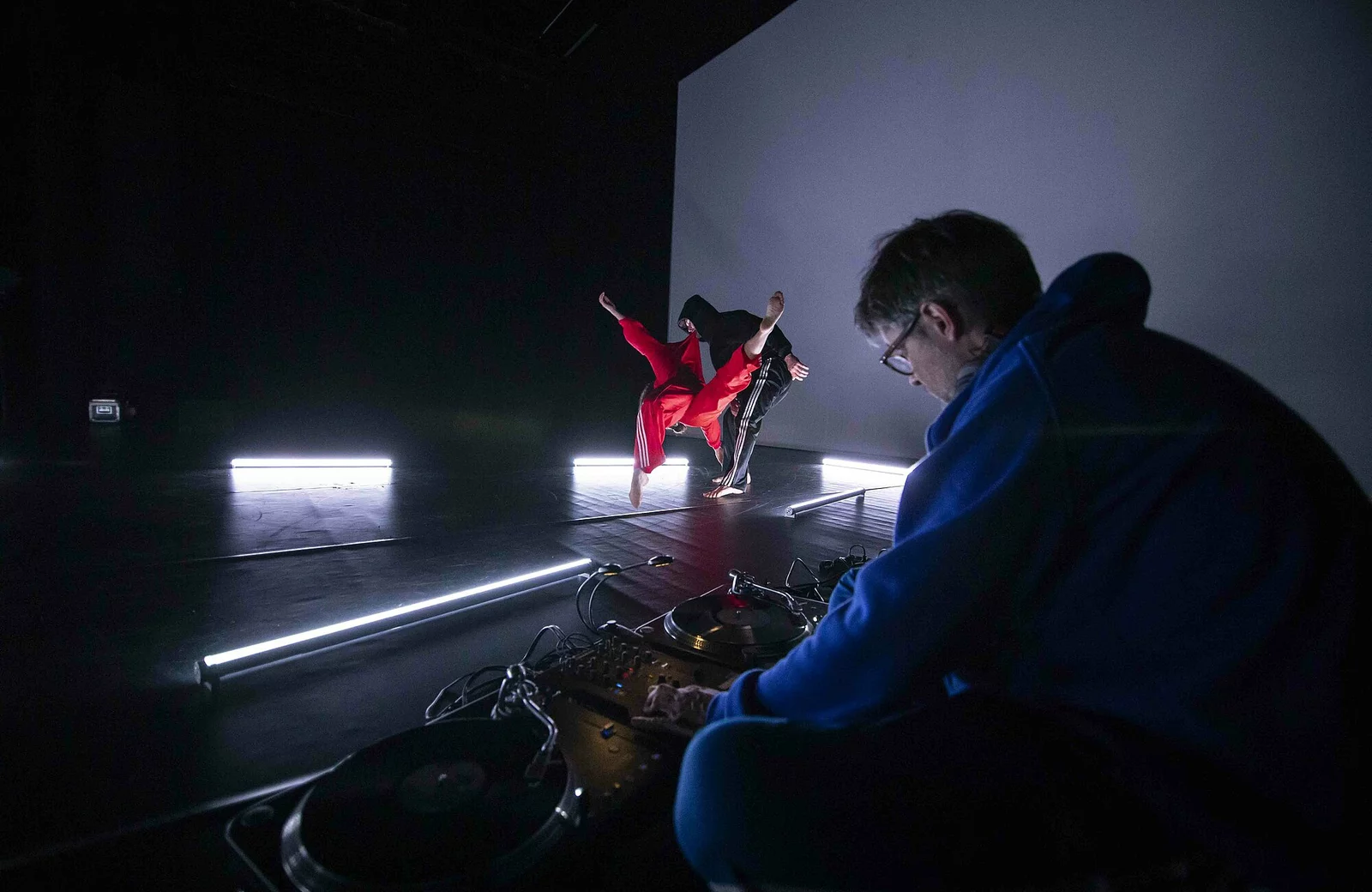 Spectacle de danse "Le Petite Chaperon Rouge" présenté par la compagnie Sylvain Huc durant la saison 24/25 de la CAPB KULTURA