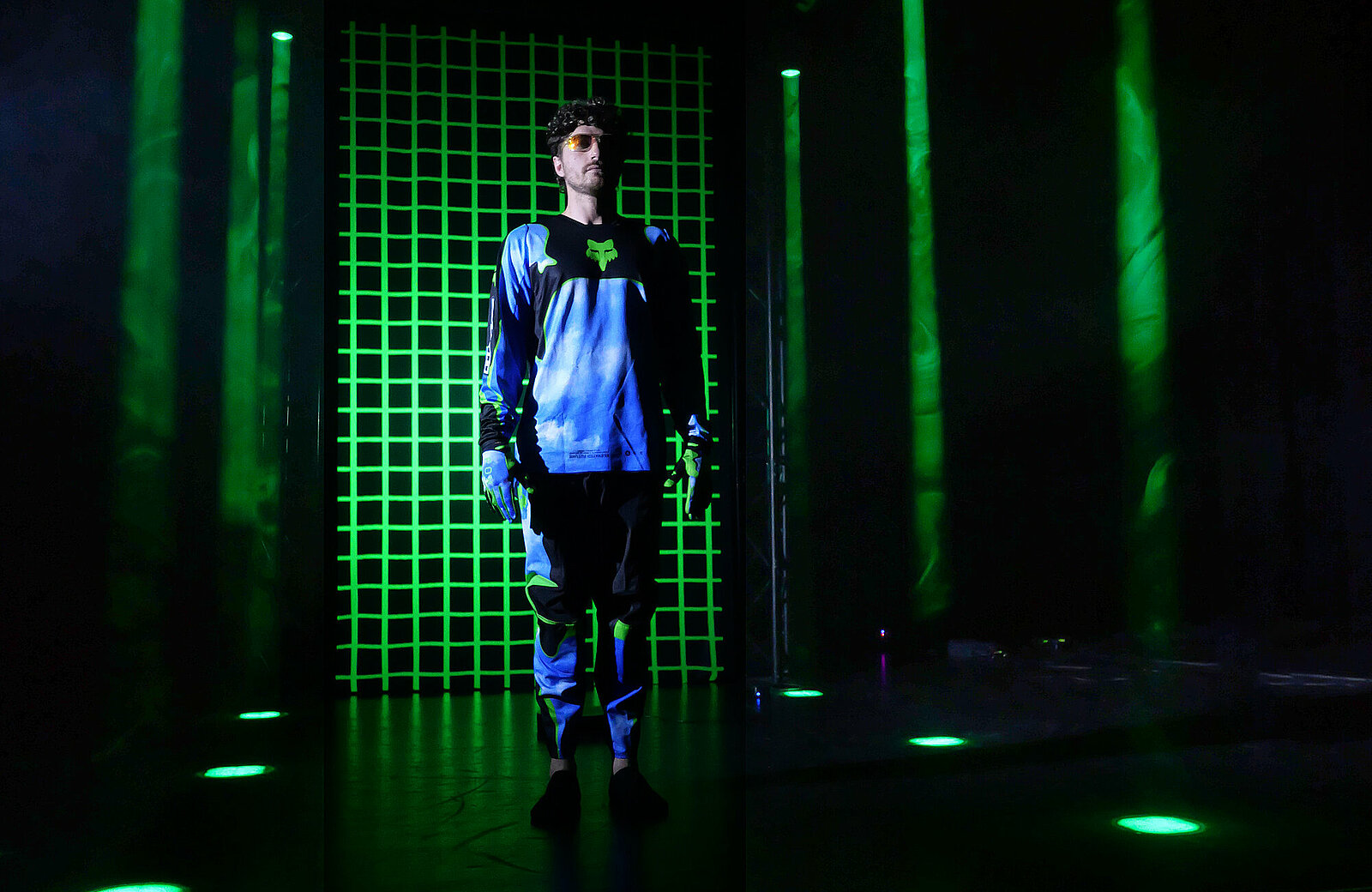 Spectacle de musical "HAL2000" présenté par la compagnie Dômes Studio. Extrait de la représentation à Hari Xuri à Louhossoa. Crédit photo Dômes Studio