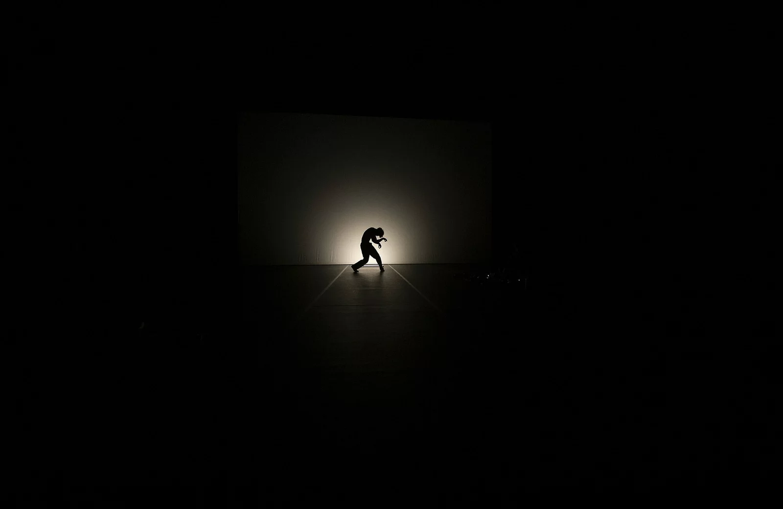 Spectacle de danse "Le Petite Chaperon Rouge" présenté par la compagnie Sylvain Huc durant la saison 24/25 de la CAPB KULTURA