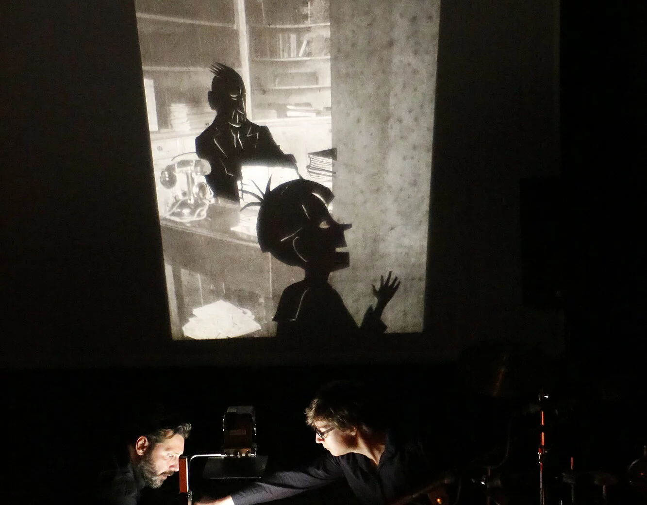 Spectacle de marionnettes "La méthode du Dr Spongiak" présenté par la compagnie moquette production lors de la saison 24/25 de la CAPB KULTURA