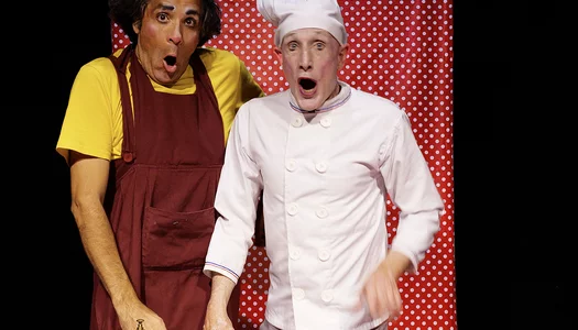 Spectacle de clown-magie "Sukaldari abileziak" présenté par la compagnie Lézard qui bougent durant la saison 25/26 de la CAPB KULTURA- crédit photo SooLee 