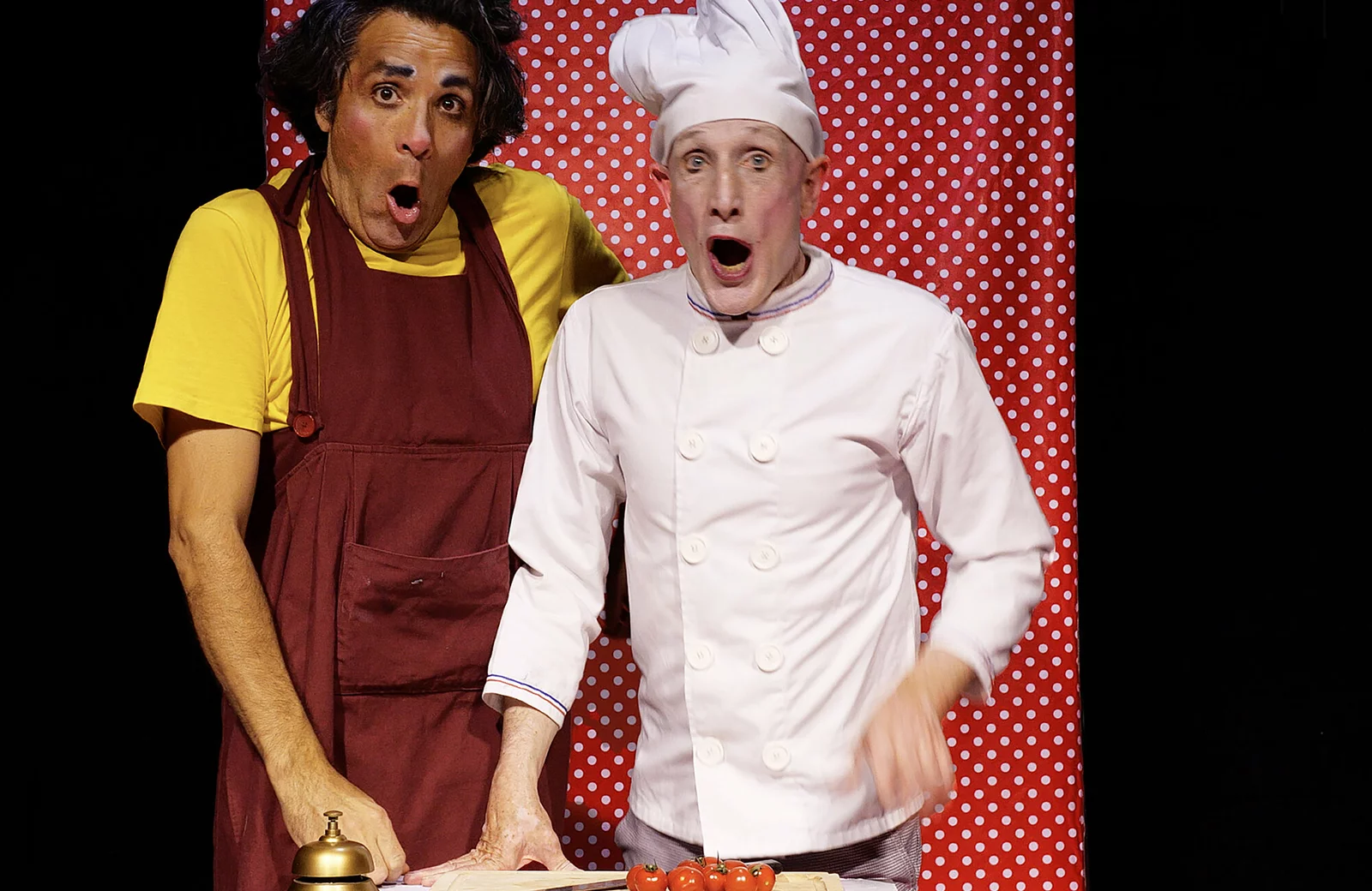 Spectacle de clown-magie "Sukaldari abileziak" présenté par la compagnie Lézard qui bougent durant la saison 25/26 de la CAPB KULTURA- crédit photo SooLee 